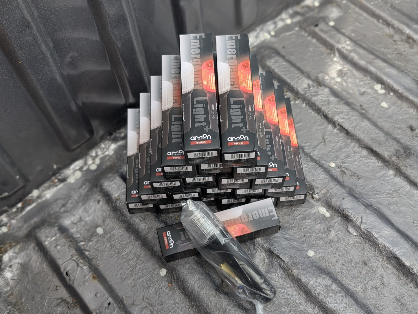 JDM Black/Flashlight Saver Magnetic Emergency LED Flare – Compact, Road-Safe Alternative to Safety Triangles