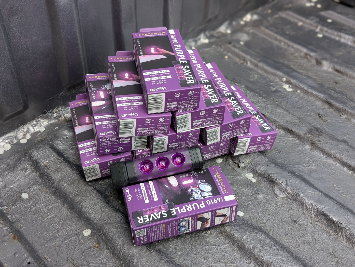 JDM Purple Saver Magnetic Emergency LED Flare – Compact, Road-Safe Alternative to Safety Triangles